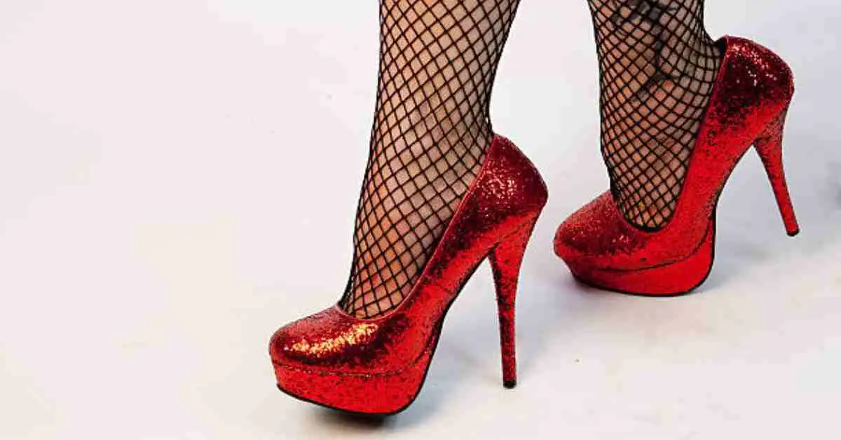 Choose red glitter shoes for New Year